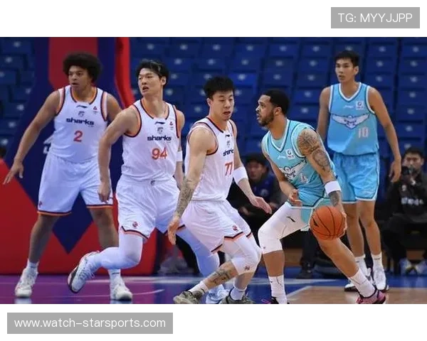 CBA季后赛激战正酣，各队拼抢季后赛席位精彩纷呈